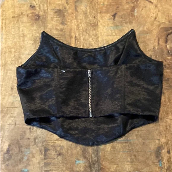 Black Sleeveless Bustier Crop Top - Picture 4 of 9